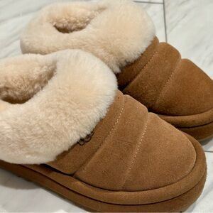 UGG Kids Slippers in Tan and Cream